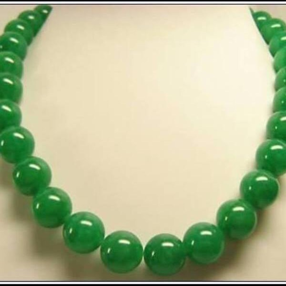 Natural emerald green jade Fashion Women's Jewelry